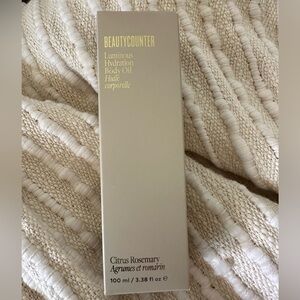 Beautycounter Luminous Hydration Body Oil
in Citrus Rosemary. New in box